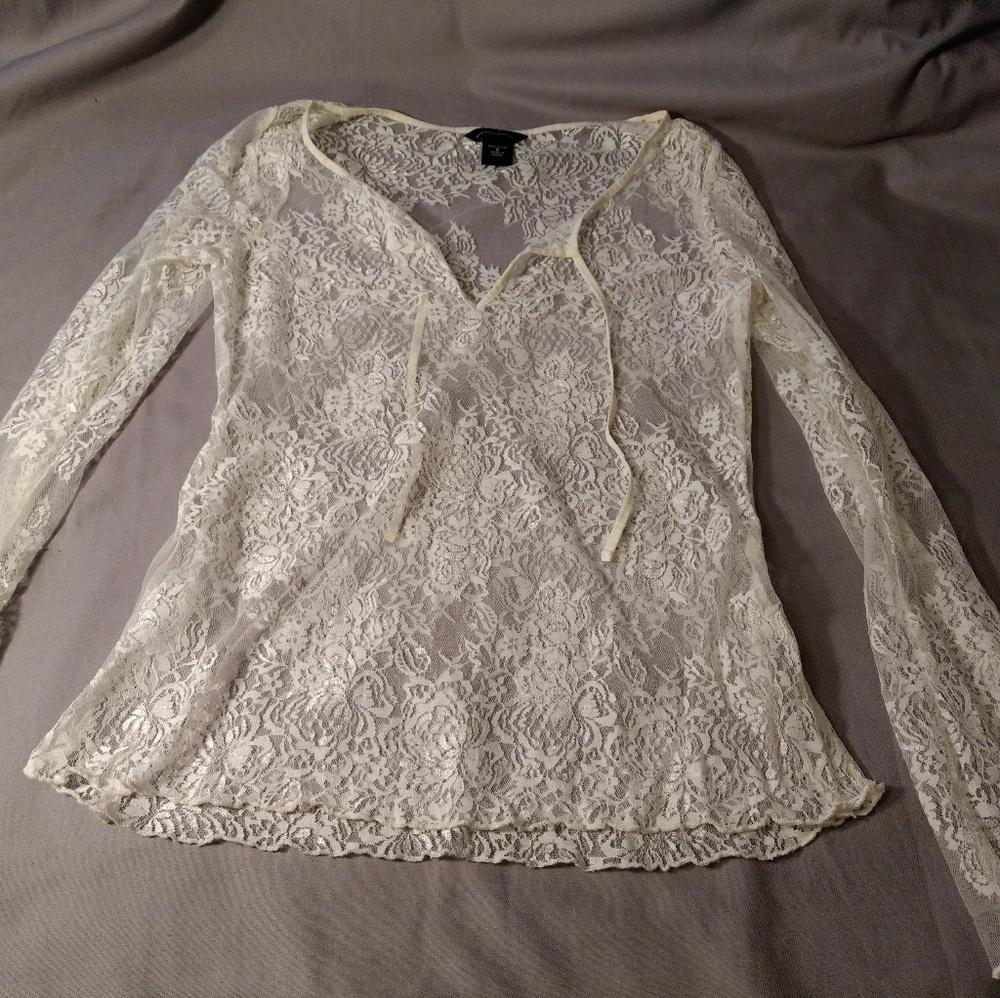 Lace bell sleeve shirt